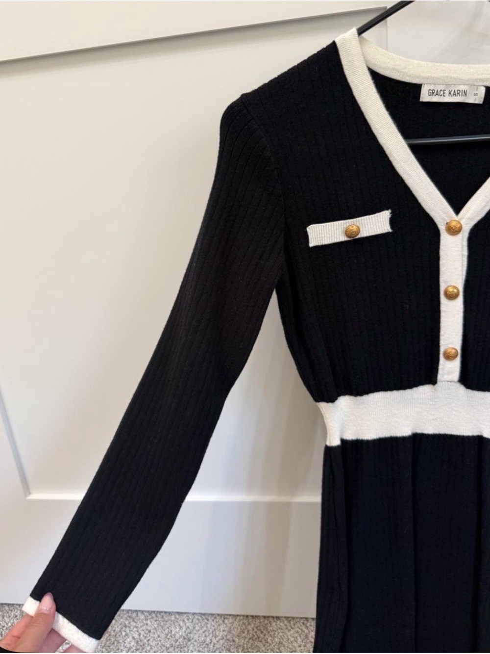 Grace Karin Black and White V‑Neck Ribbed Midi Dress with Gold Buttons